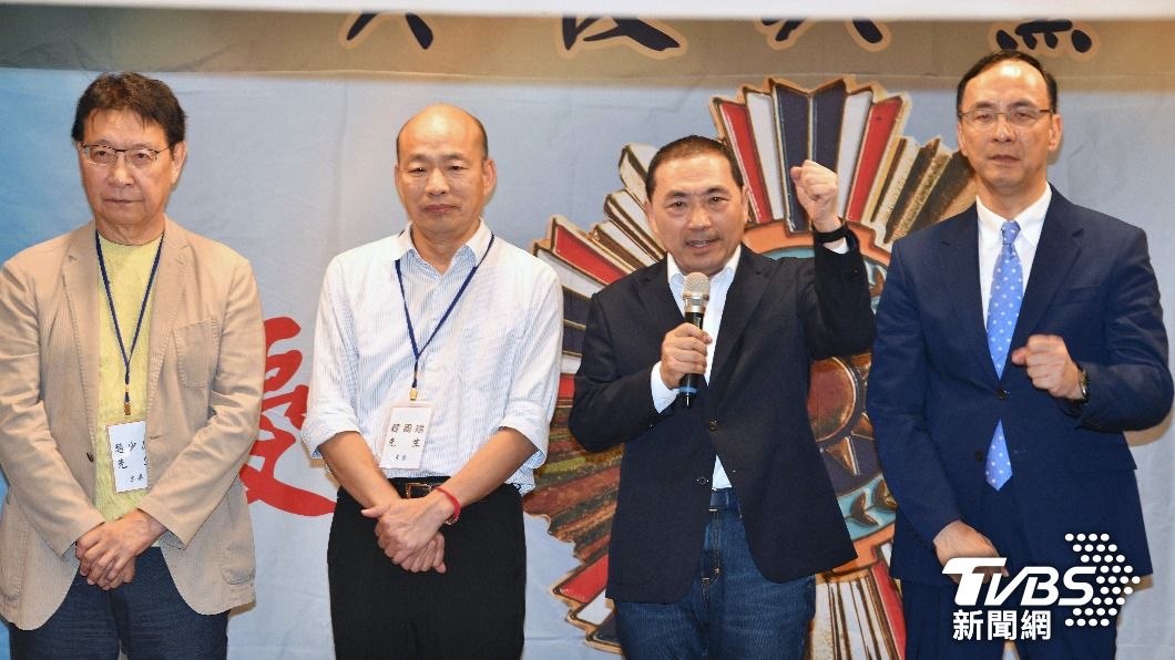 侯友宜與韓國瑜同台。(圖/胡瑞麒攝)