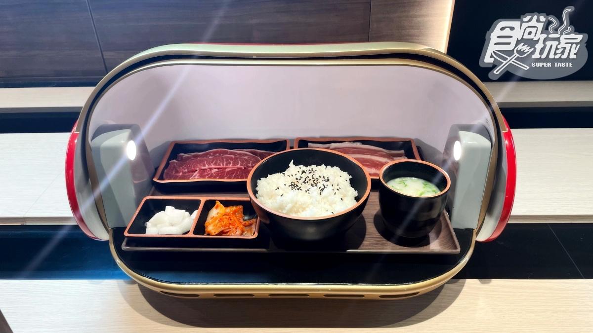 「肉執事」送餐皆透過列車送達。(圖/食尚玩家)