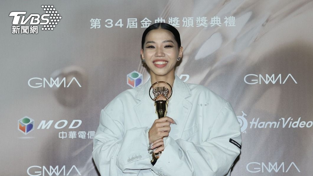洪佩瑜等了10年才正式出道,很感謝歌迷都記得她。(圖/趙世平攝)