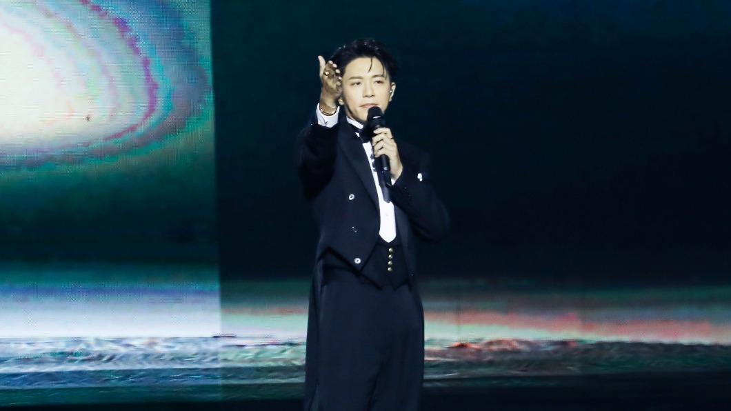 金曲34/韋禮安驚吐「最後一次主持」!二度口誤吃螺絲 竟還說錯團名