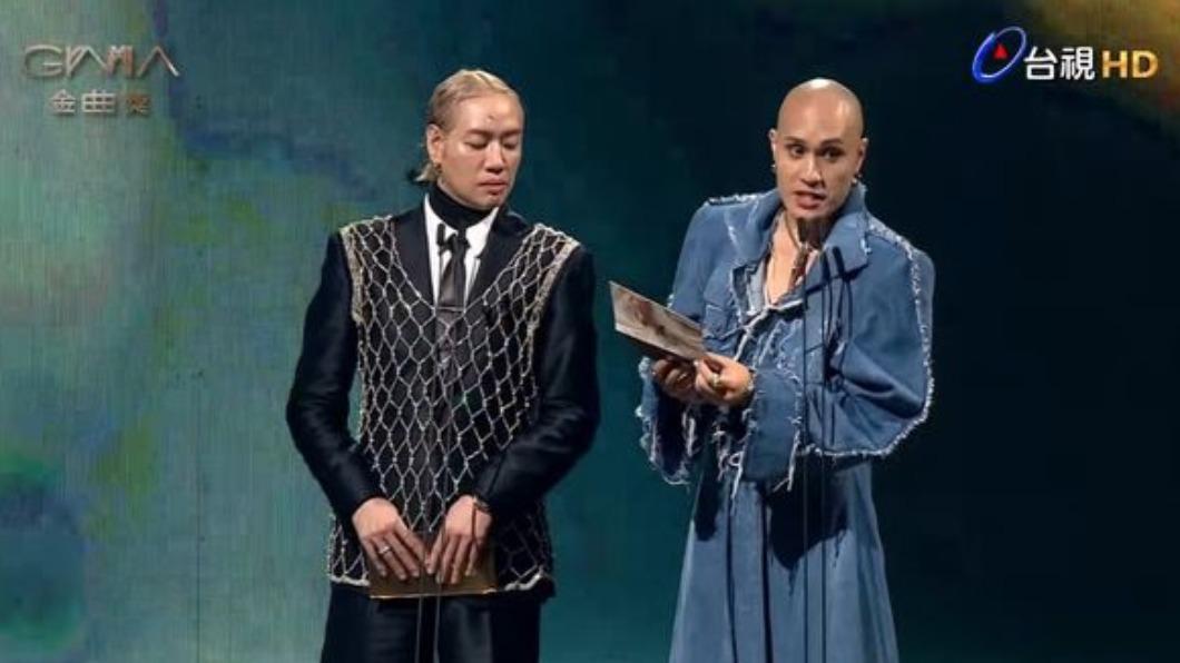 有網友發現,其實黃宣也在頒獎時「唸錯」。(圖/翻攝自台視)