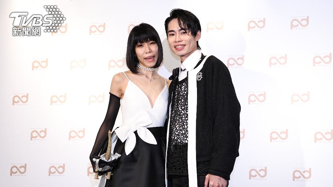 丁丁(左)和Skippy去年登記結婚,預計明年補辦婚宴。(圖/張哲鳴攝)