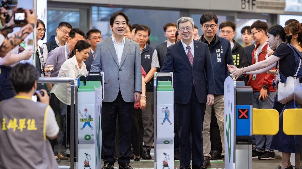 TPASS行政院通勤月票上路，賴清德、陳建仁昨赴高雄出席記者會。（圖／總統府提供）