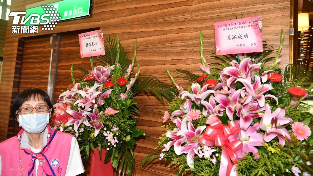 高雄市前市長韓國瑜送花籃祝賀國民黨活動成功。(圖/胡瑞麒攝)