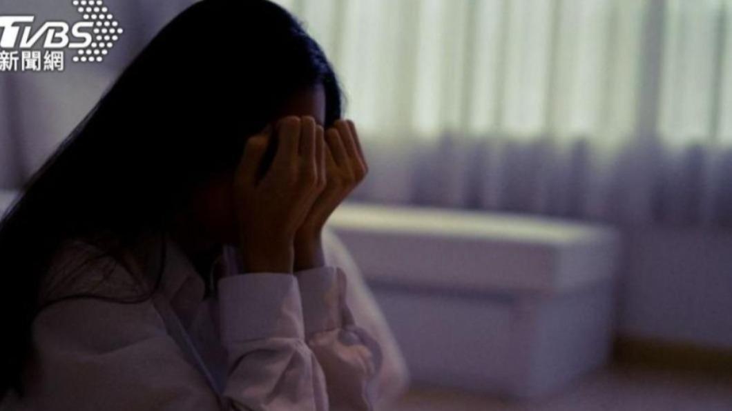 目前意識清楚的17歲少女,僅稱自己什麼都不清楚,後續警方將持續釐清案情。(示意圖/shutterstock達志影像)