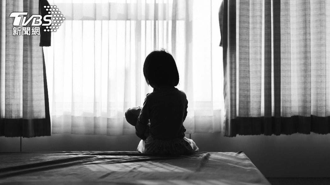 「嘎老師 Miss Ga」指出,看到該名網紅醫師發文以「我打了我的小孩」為開頭發文後,只覺得很憤怒。(示意圖/shutterstock達志影像)