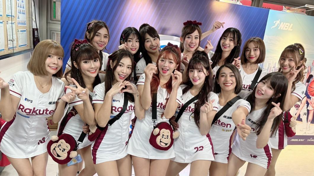 樂天女孩應援中國籃球!髮香區秒殺 香港地主隊獲勝
