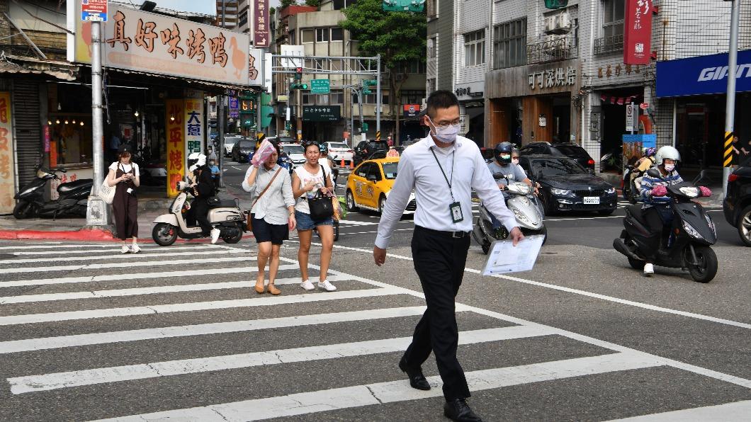 駕駛遇行人斑馬線發呆穿越挨罰？交通部長說話了