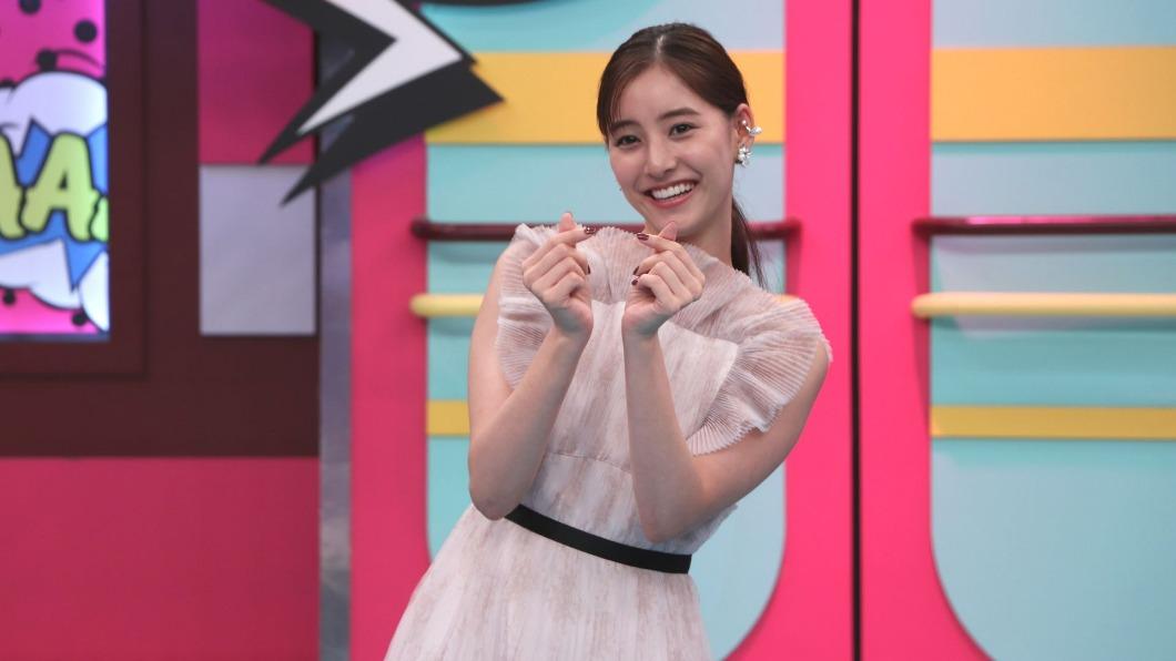 女神新木優子上節目。(圖/中天提供)