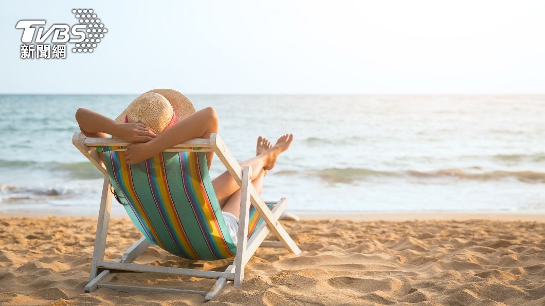 許多人都會趁著夏天前往海邊戲水、消暑。(示意圖/shutterstock達志影像)