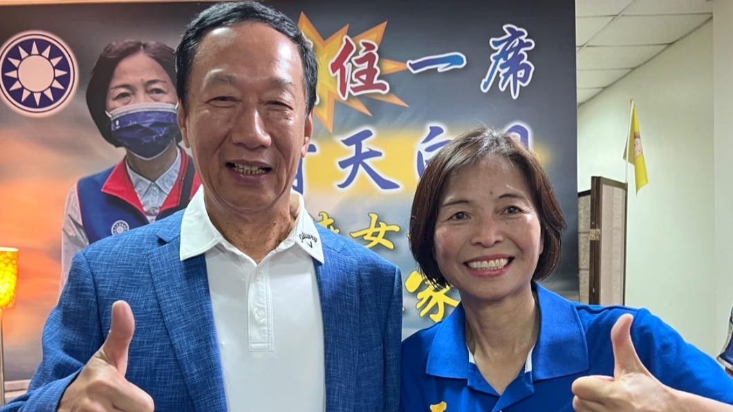 郭台銘今赴台南,在王家貞服務處致詞喊,「問題是你們國民黨不讓我站台啊!」(圖/翻攝自王家貞服務處專頁臉書)