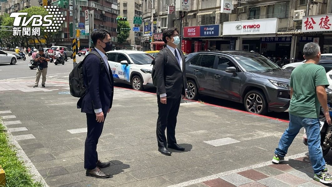 全程陪同做筆錄　炎亞綸2律師疑「被下封口令」低調不回應