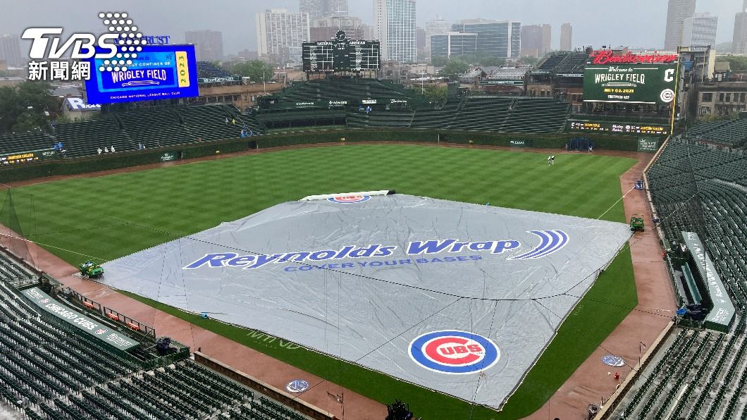 芝加哥小熊2日在瑞格利球場(Wrigley Field)迎戰克里夫蘭守護者之役一度停賽。(圖/達志影像美聯社)