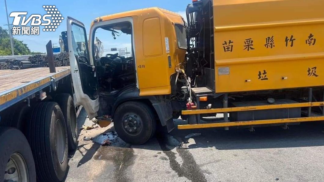 垃圾車駕駛受傷送醫。(圖/民眾提供)