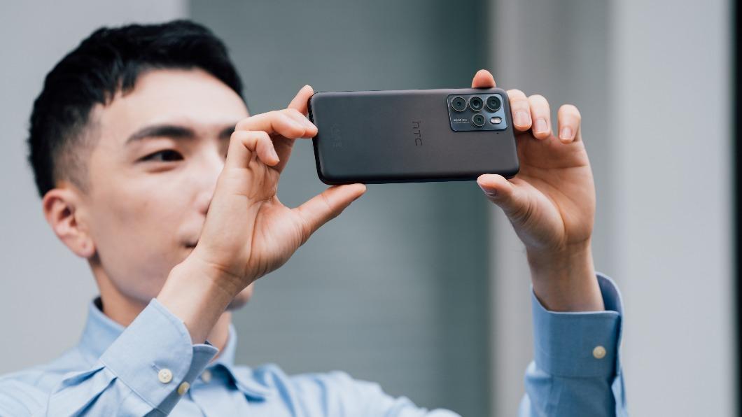 它也是HTC首款搭載億級畫素的手機。（圖／HTC提供）