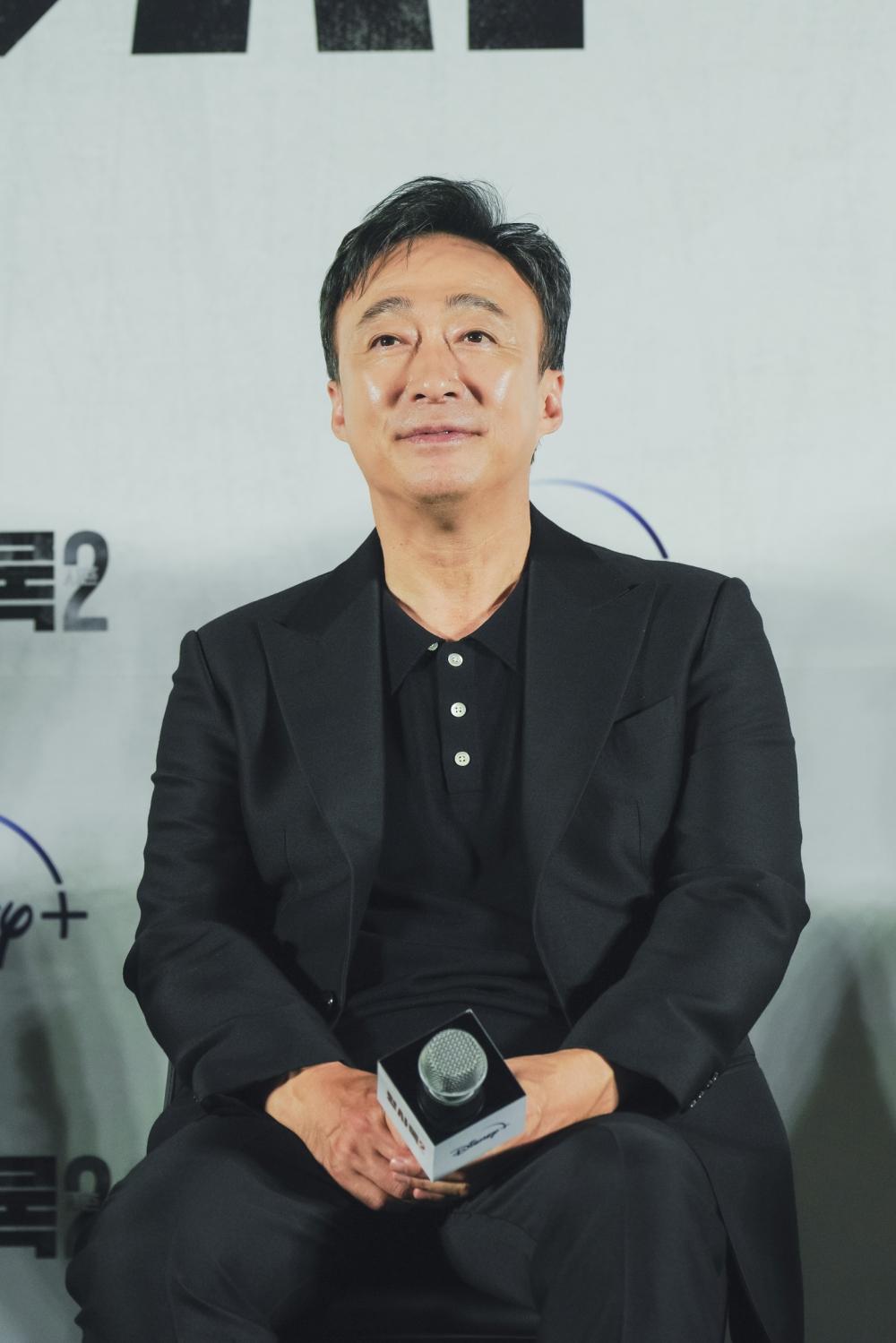 李星民大讚金信祿在本作中帶來跟《財閥家》不同層次感的演出。(圖/Disney+提供)