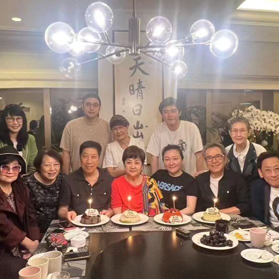 甄珍與兒子章力衡現身姜大衛的聚會。（圖／翻攝自姜大衛IG）