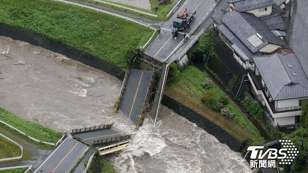 圖輯/日本九州豪雨侵襲 熊本橋斷、河川氾濫土石崩塌