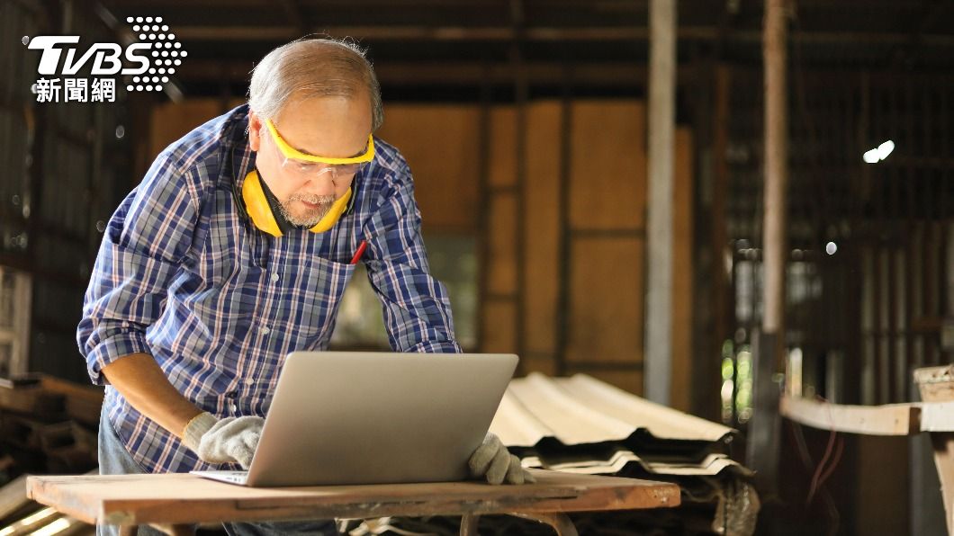 日本越來越多高齡者留在職場。(示意圖/shutterstock 達志影像)