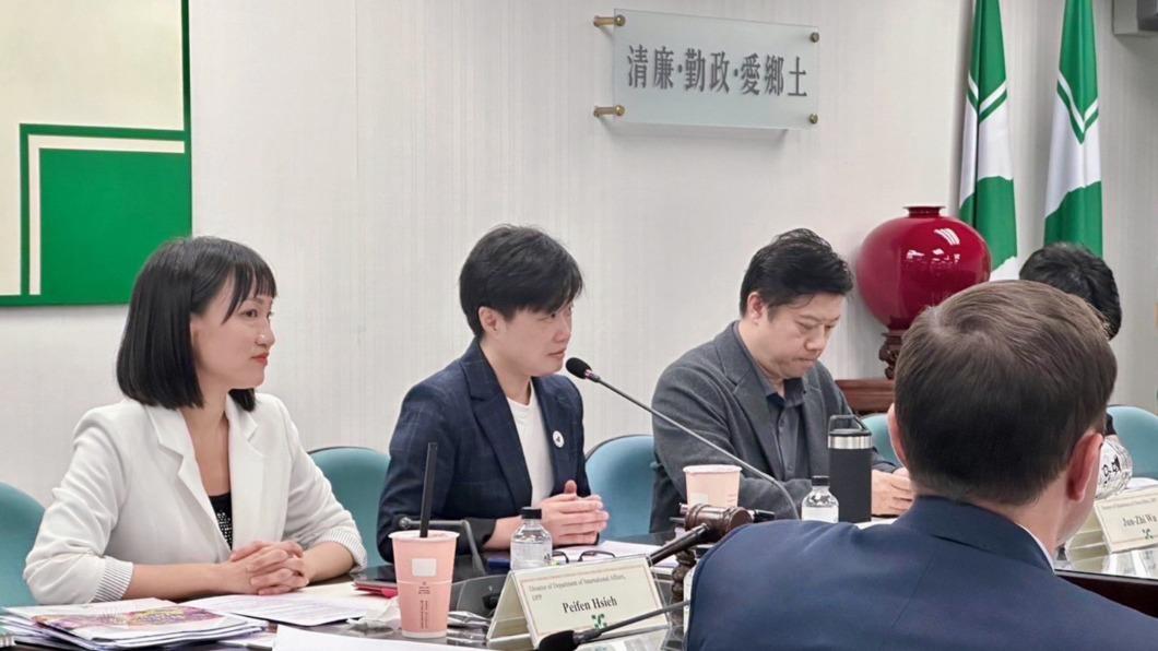 轟侯友宜挺九二共識 綠憂中國用「討厭民進黨」擾大選