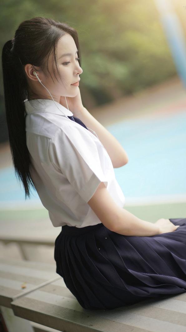 Elkie特地穿上鳳南高中制服（圖／艾曼鑫娛樂製作有限公司 提供）