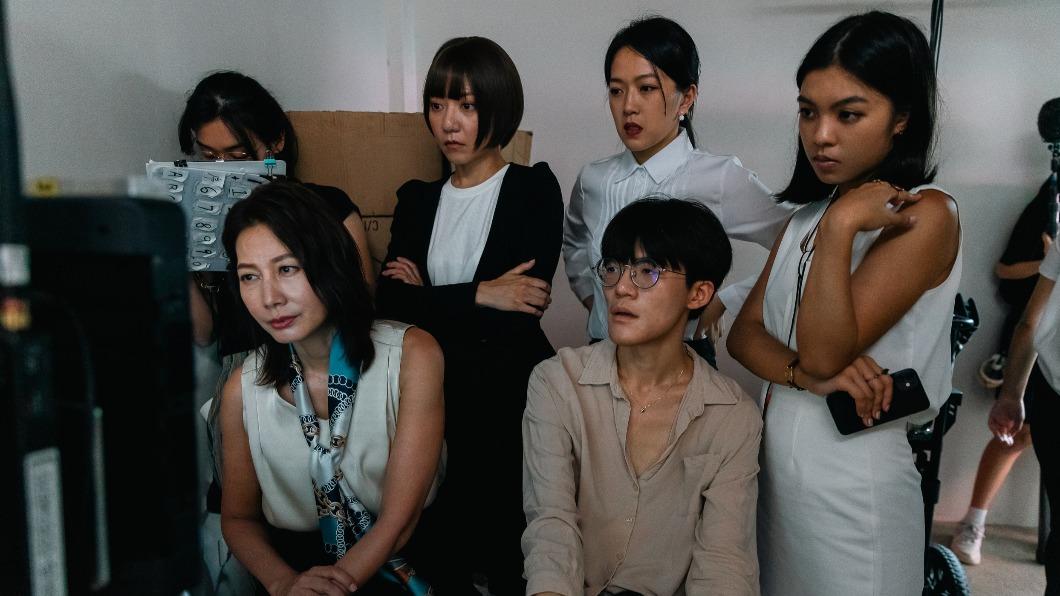 前左-右_丁寧、導演丁啟文、董韋伶、後左-右_林幻夢露、李想。(圖/高雄市電影館提供)