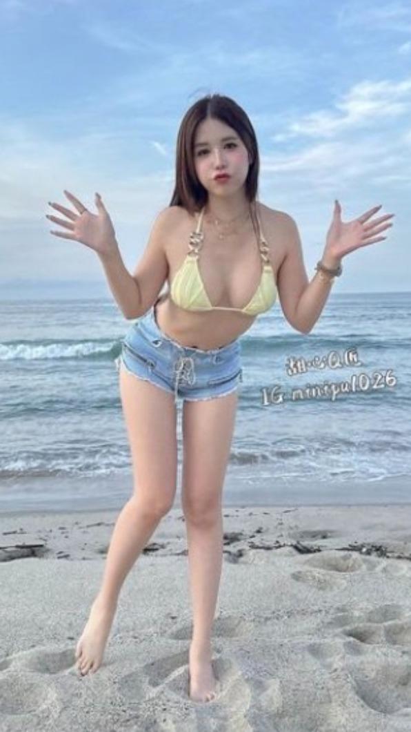 董至成幫甜心Q匠拍的泳裝照。(圖/翻攝自甜心Q匠IG)