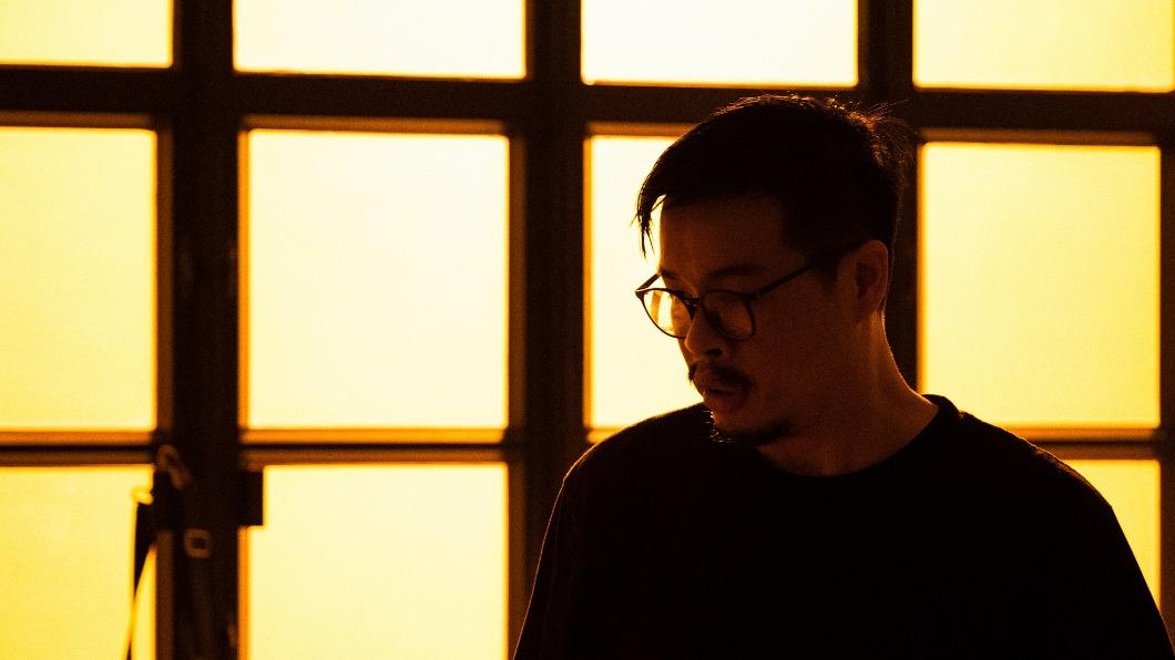 香港名導何爵天上一部作品是《正義迴廊》，這次挑戰喜劇片。（圖／華映娛樂提供）