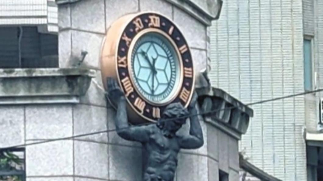 一張「抬鐘人」獲萬則留言! 「抬冬人、髒畫人」都來報到