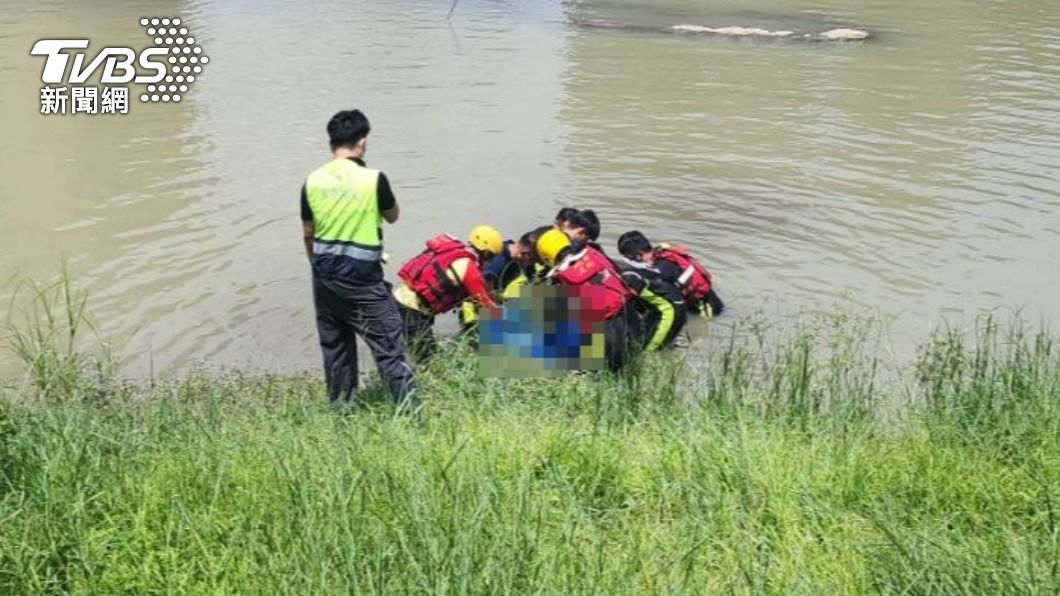 碧潭驚見浮屍!釣客見男「載浮載沉」 報案打撈已死亡