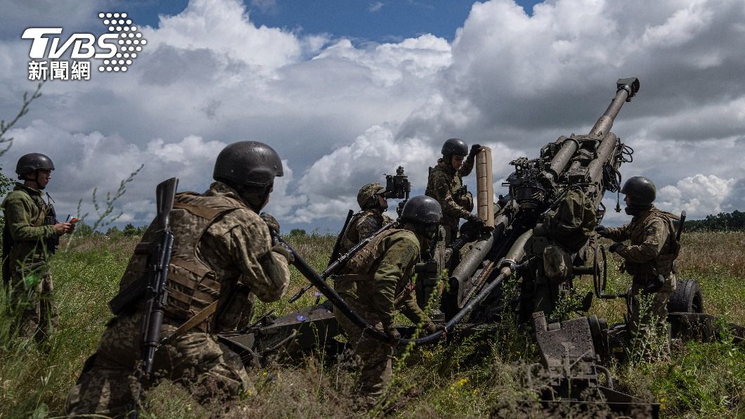 烏克蘭軍方坦承,西方陣營在援助155公釐砲彈上出現供給延遲的情況。(圖/達志影像美聯社)
