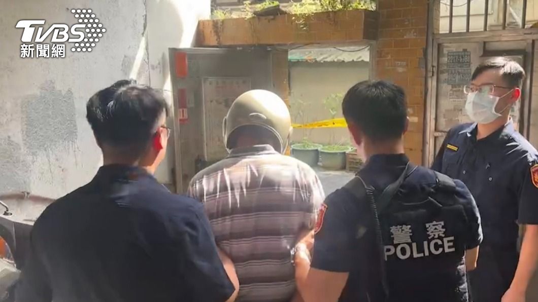 男子被警方帶回。（圖／TVBS）