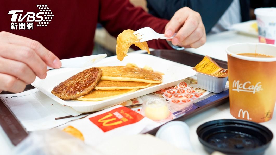建議以無糖飲料代替糖分較高的奶茶。(示意圖/Shutterstock達志影像)