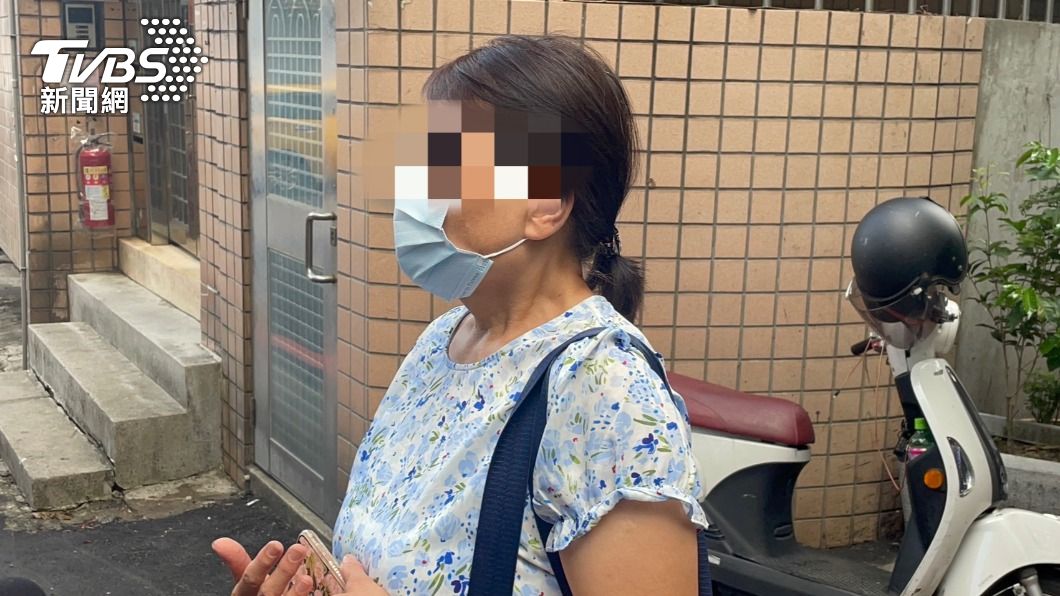 連姓大姊接獲警方通知後趕回家中。(圖/曾健銘攝)
