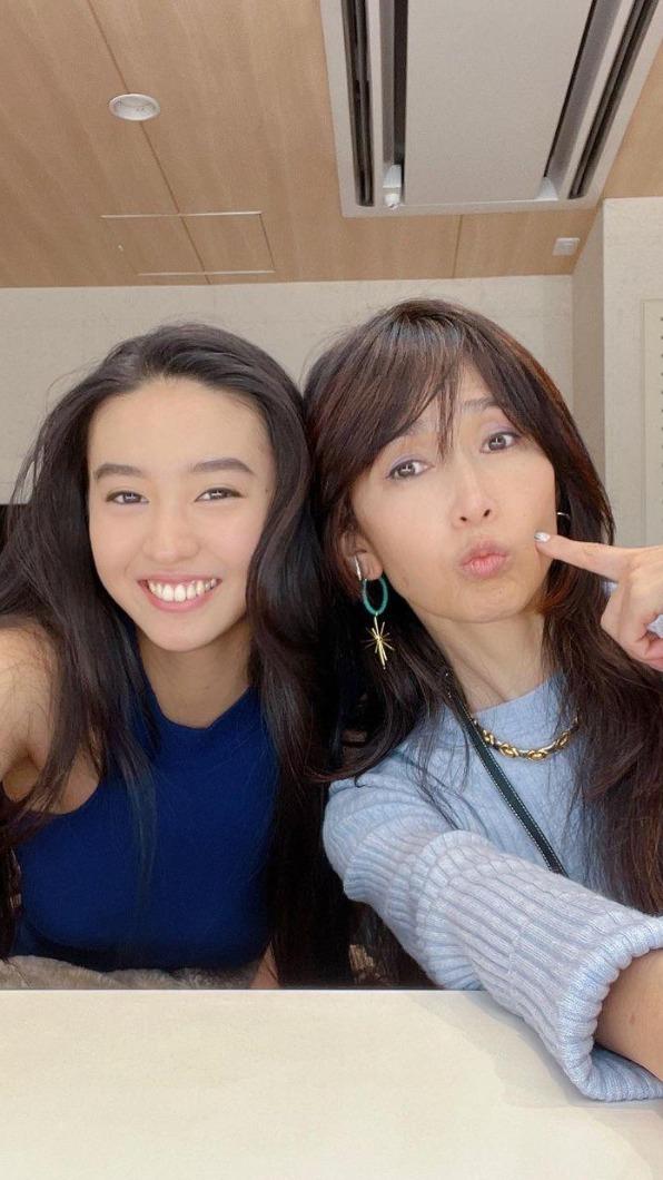工藤靜香2019年曾陪女兒木村光希來台拍廣告。(圖/翻攝自木村光希IG)