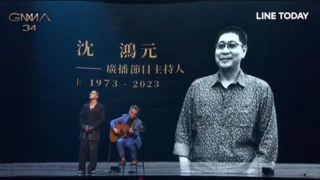 金曲獎頒獎典禮緬懷音樂人橋段,出現沈鴻元照片。(圖/翻攝自LINE TV)