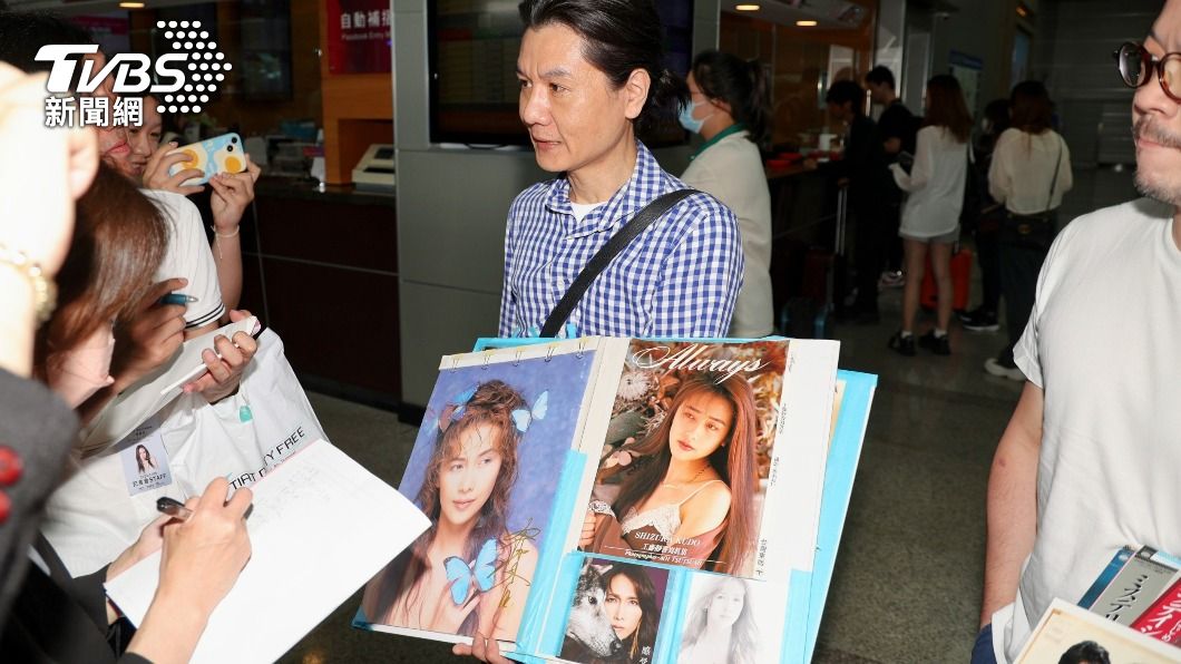 一名男性粉絲一口氣獲得工藤靜香3個簽名。（圖／趙世平攝）