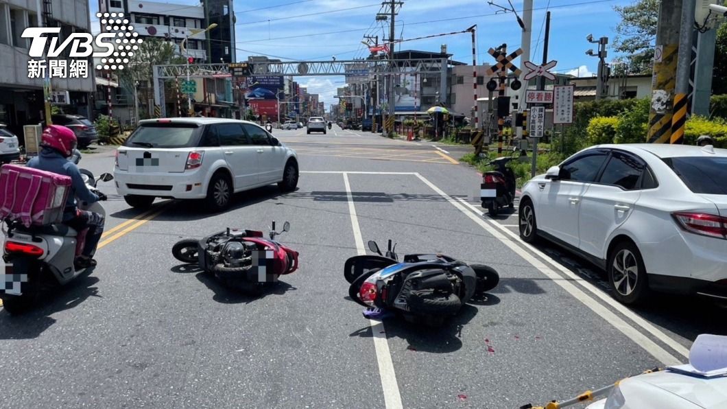 有3名機車騎士受傷。(圖/警方提供)