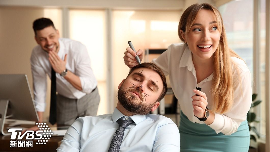 巨蟹座搧風點火多半是看不慣的對象。(示意圖/shutterstock達志影像)