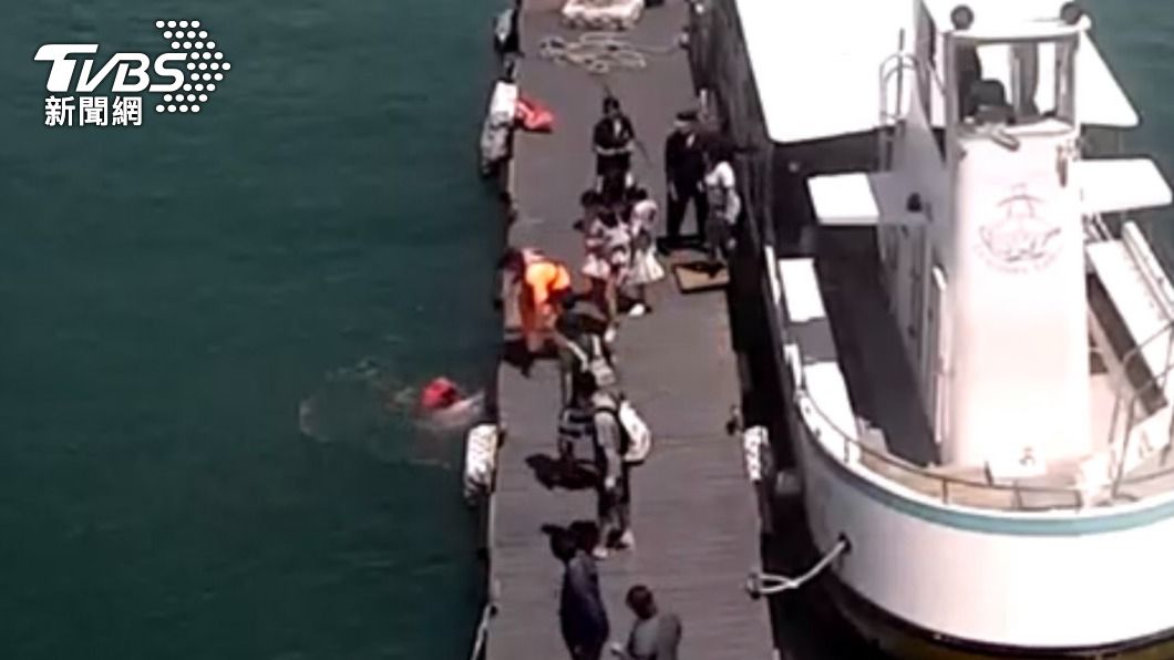 孩童走路遭絆倒不慎失足落海。（圖／海巡署南部分署提供）