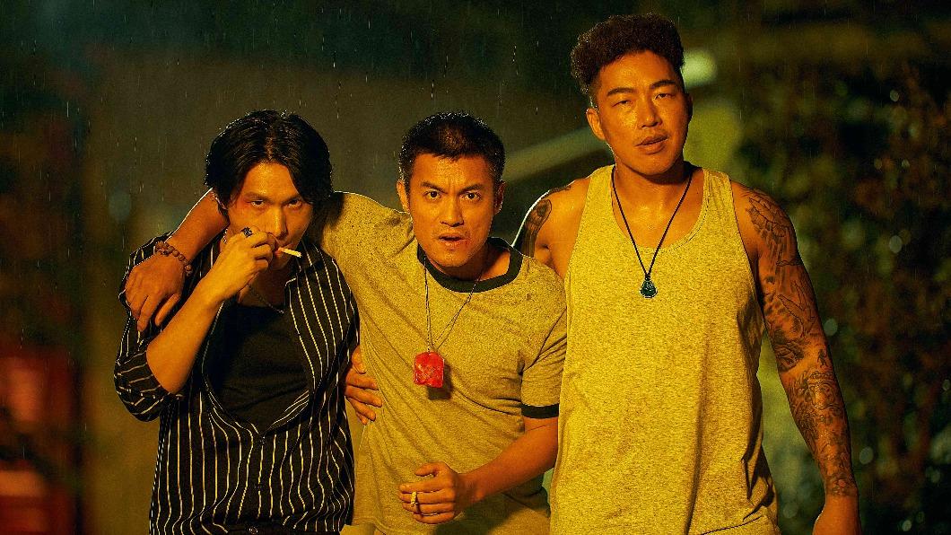 郭泓志合體范逸臣、姚淳耀組成「硬派兄弟檔」闖江湖。(圖/CATCHPLAY提供)