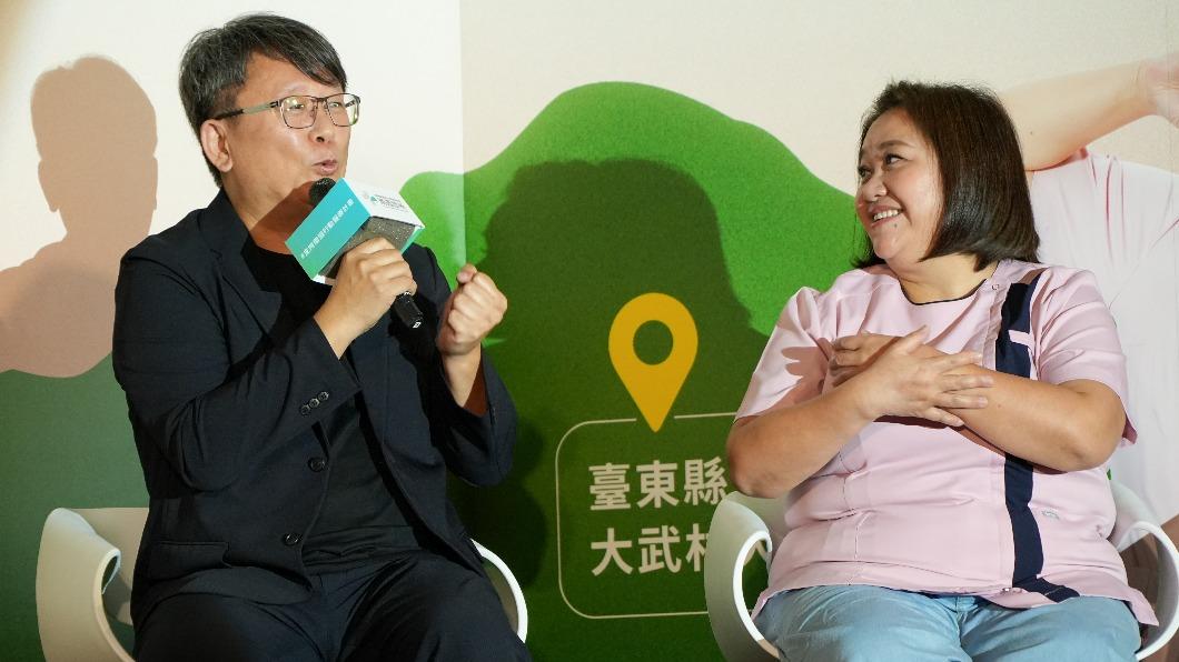 鍾欣凌（右）出席公益活動。（圖／南迴基金會提供）