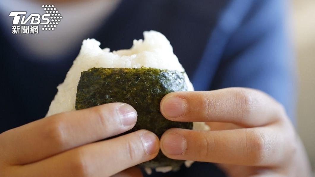 習慣加熱飯糰!他遭同事阻止「容易變胖」 營養師曝解答