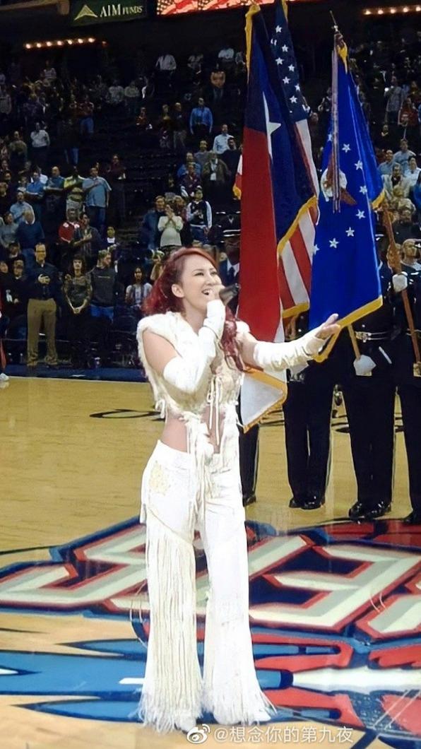李玟是首位登上NBA主場唱歌的華人女歌手。(圖/翻攝自想念你的第九夜微博)