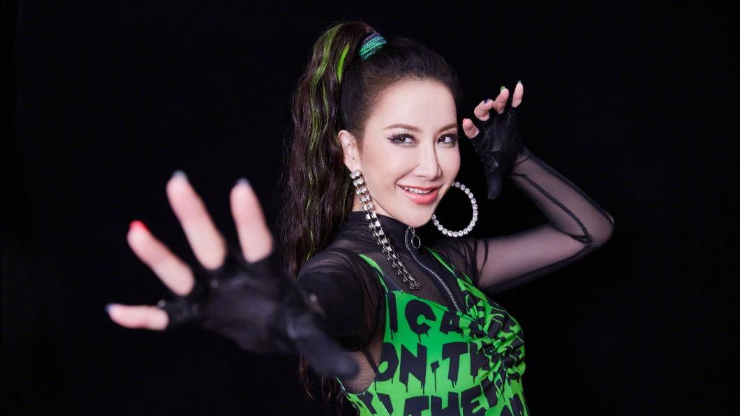 李玟為家人付出許多，李玟姊姊李思林誓言要和李玟下輩子繼續作家人。（圖／翻攝自臉書CoCo Lee 李玟）