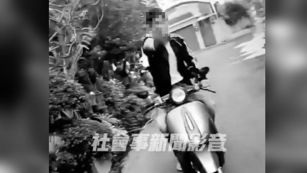 該名男子未戴安全帽。(圖/翻攝自社會事新聞影音)