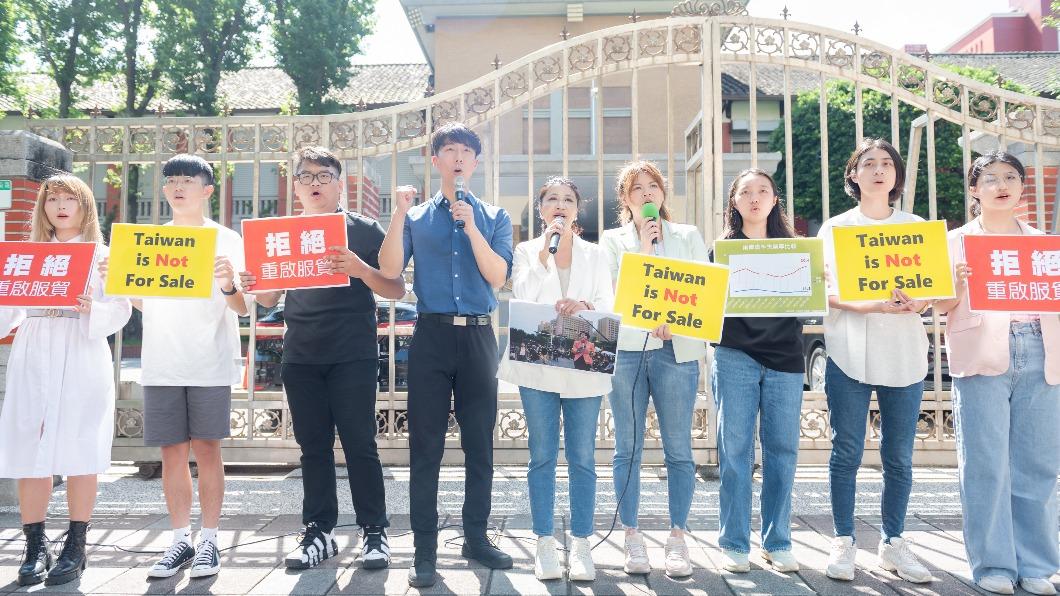 重回太陽花現場開講!民進黨拒重啟服貿 批柯、侯欺負年輕人