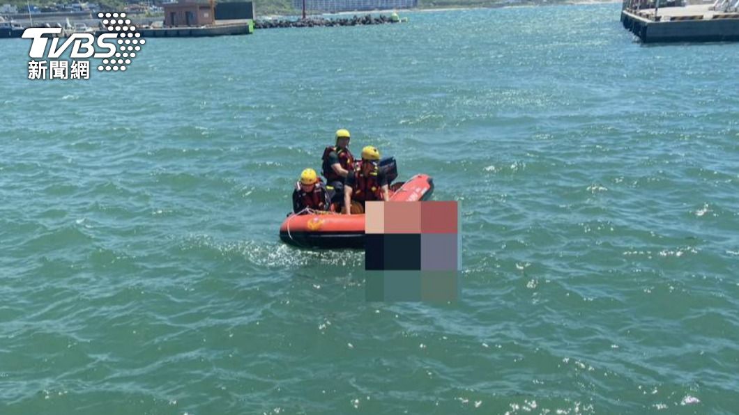 快訊／新北石門海面驚見浮屍！男「下身裸露」死亡　消防急打撈