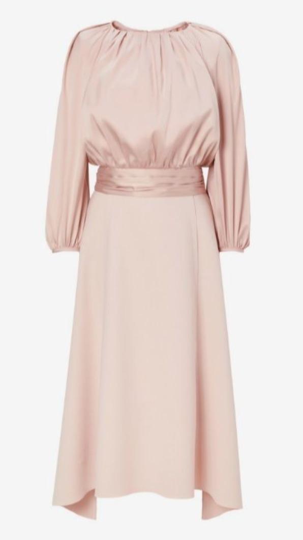 紐約品牌JILL STUART，高腰線及不規則的裙擺設計超修身。（圖／翻攝自JILL STUART官網）