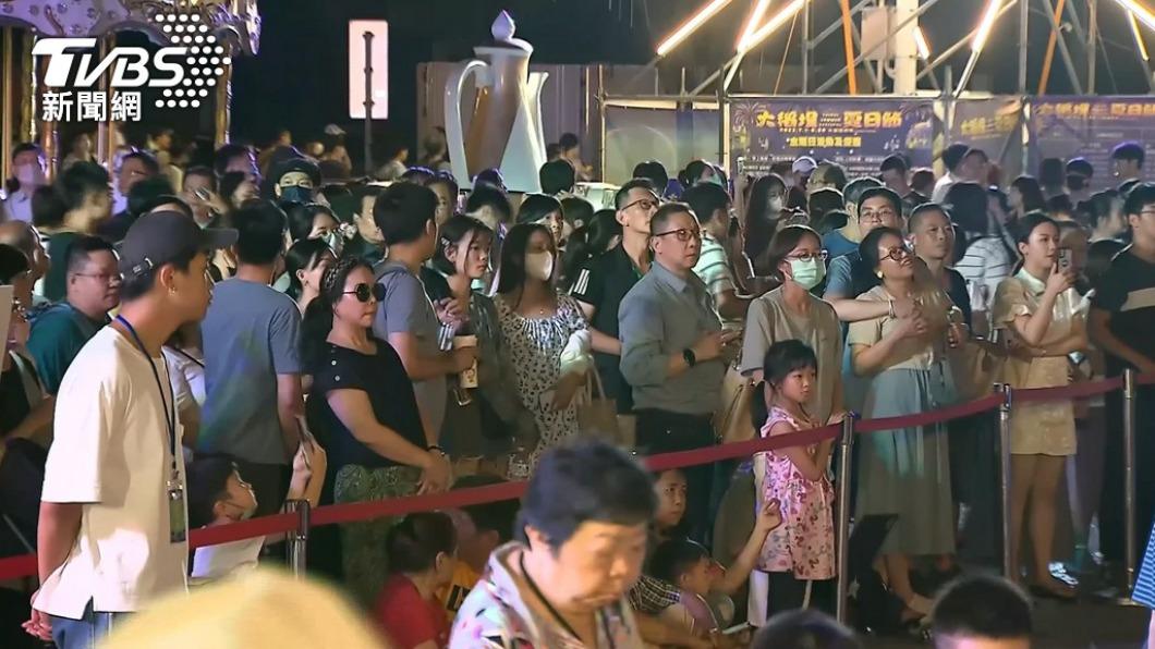 大稻埕夏日節擠滿人潮。(圖/TVBS)